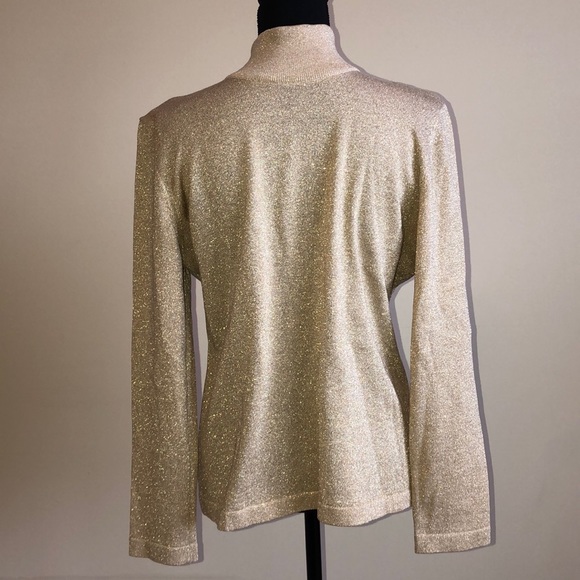 Beautiful Gold turtleneck sweater - Picture 4 of 5